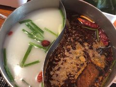 鸳鸯锅-重庆小天鹅自助火锅店(空港跨境店)