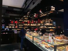 面包甜点陈列柜-Salon de The de Joel Robuchon(外滩18号店)