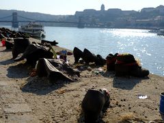 -多瑙河畔鞋履雕塑