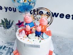 6寸小猪佩奇蛋糕-幸运盒子网红蛋糕房(民族路店)