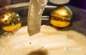 Powerful Bamboo Sponge Chicken in Pig's Trotter Soup