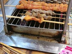 -哈尔滨小酒馆·鲜肉现穿自助烧烤(康新花园店)