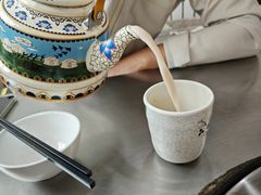 奶茶-粘豆包柴火铁锅炖