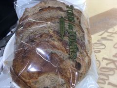 核桃葡萄裸麦面包-多乐之日(和平伊势丹店)