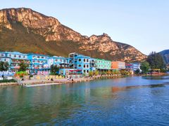 -百里峡七彩艺术小镇