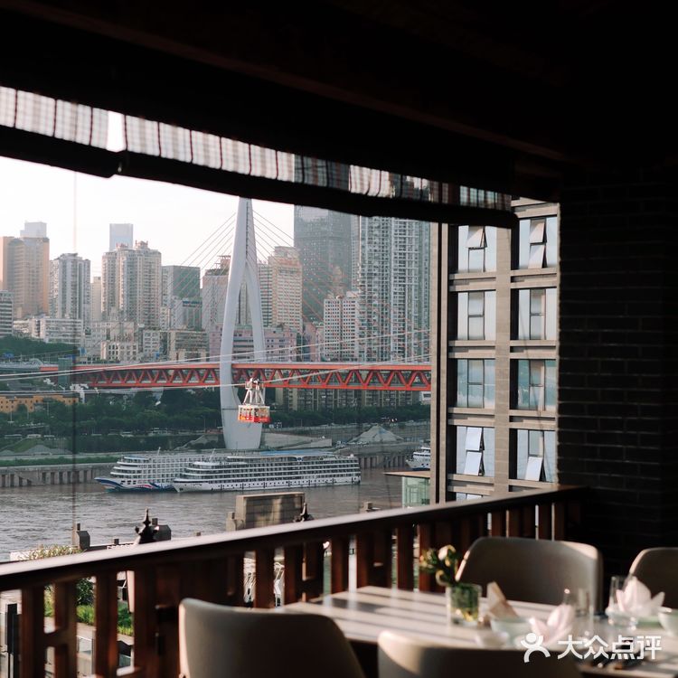 在这里拍到重庆最美的夜景丨百年遗址公园