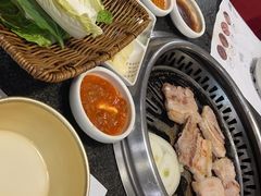 -草家酱蟹炭火烤肉店(珲春南路一店)
