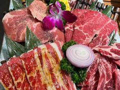 黑牛六拼-明洞阿姨·韩式酱蟹烤肉·创意料理(三元桥店)