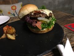 -HIGH FIVE哈福手工汉堡(桂林路店)