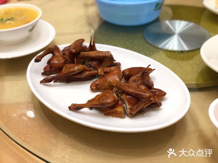 吉莲利苑海鲜酒家(珠海拱北28年老字号店)红烧乳鸽图片
