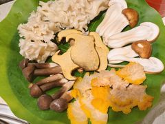 -钢管厂五区小郡肝串串香火锅(梅川路店)