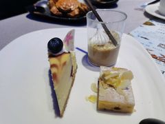 -亚洲国际大酒店·云顶阁旋转自助餐厅