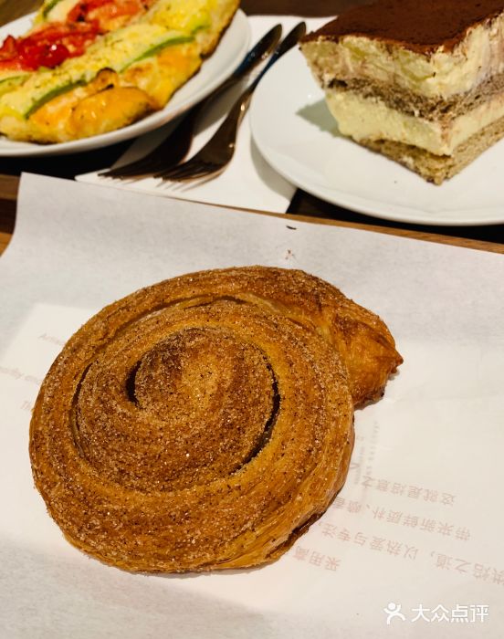 星巴克臻选上海烘焙工坊肉桂卷图片