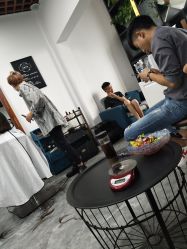 -V8潮牌·接发烫染连锁