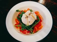草莓奶酪沙拉-羽深肉铺 Steak & Wine