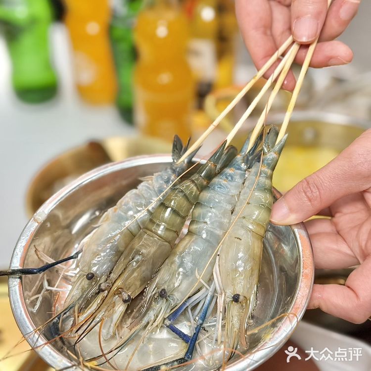 生蚝叠成山！这家火锅店是懂鲜味的！