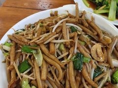 五花肉青蒜炒莜面-青英餐厅