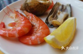 Grilled Prawn Apple Salad