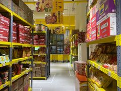 -咻啵翔翔零食基地(万达广场店)