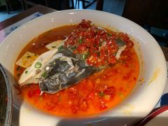 剁椒鱼头王-川流不息·地道川菜·小龙虾(新松江路店)