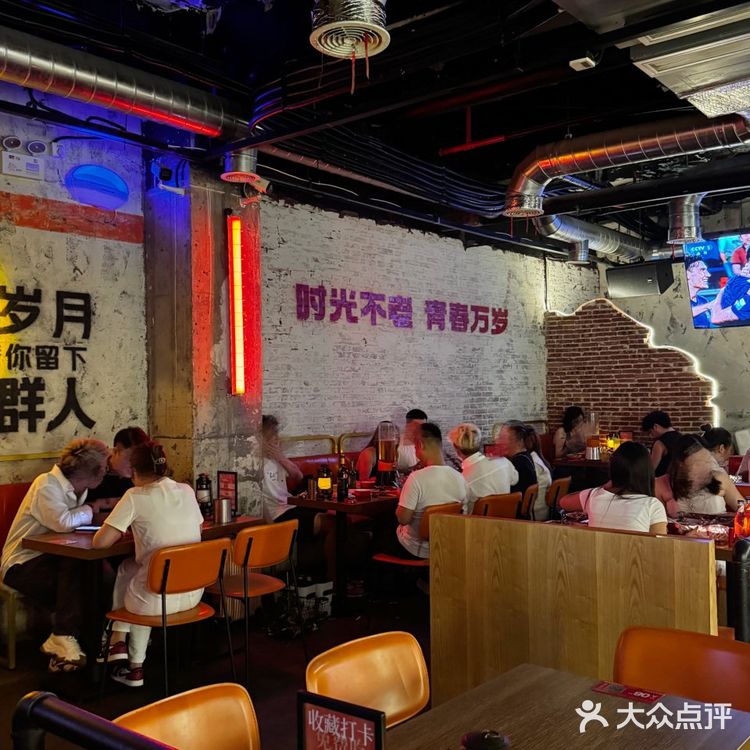 夏日宵夜三件套，小龙虾烧烤配啤酒‼️