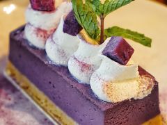 -Chom Cafe and Restaurant