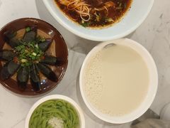 -李与白包子铺(桐梓林店)