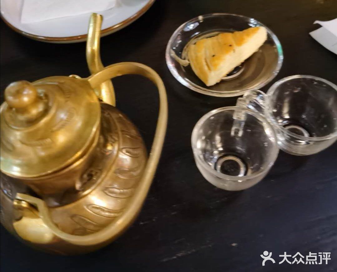 这家店已经光顾多次，最喜欢大盘鸡和羊肉串