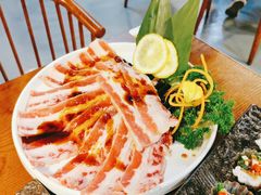 浇汁肥牛肉-正宗齐齐哈尔烤肉·齐牛哥鲜切炭火烤肉(杭州总店)