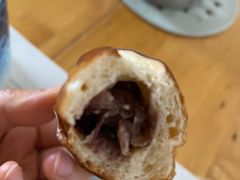 红豆碱水面包-WHEN PIGS FLY当猪飞