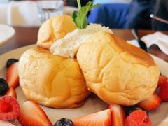 莓果奶油芝士舒芙蕾松饼-UPPER KITCHEN(延安路店)