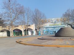 -黄河谷马拉湾海浪浴场