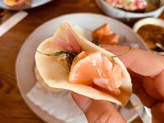 烟熏三文鱼配烤饺子皮和芥末籽酱-BOR Eatery(安福路店)