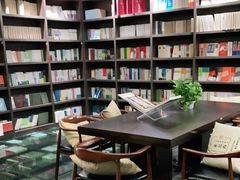 -钟书阁(松江泰晤士小镇店)