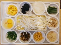 菌菇素八仙过桥米线-花馬肆.云南过桥米线(汉神购物广场现场熬汤店)