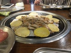 厚切猪肉-·缸桶屋·韩式牛肋条自助烤肉(西湖D11店)