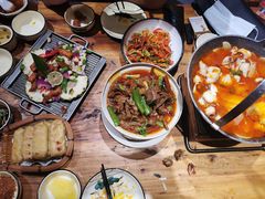 -老滇山寨•云南特色菜•地方菜•民族风情歌舞表演(金碧店)