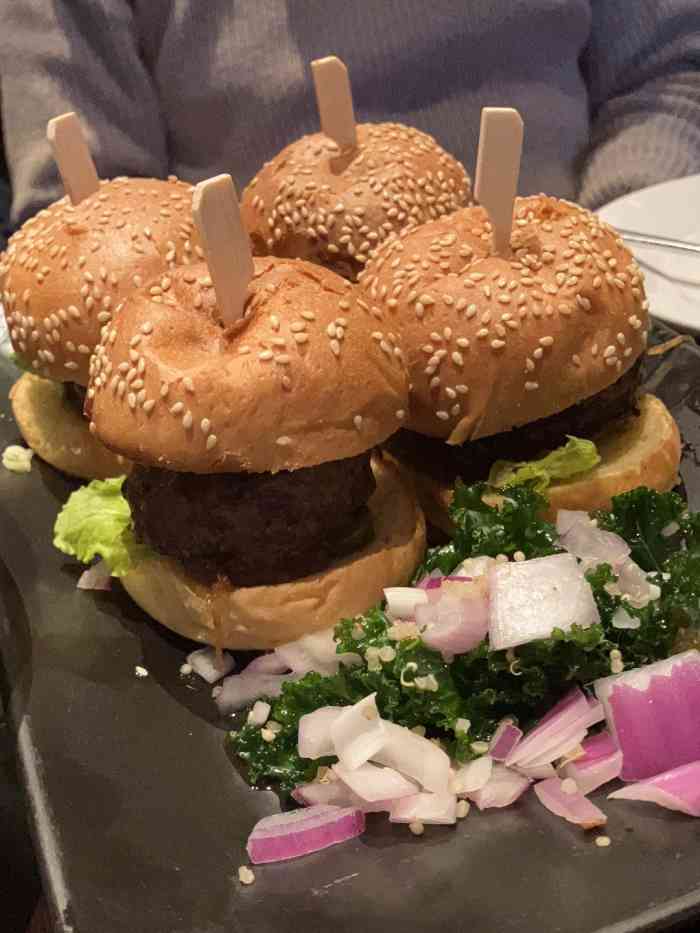 1月7日 21:57打分06200/人周一的蓝蛙人好多啊,还需要等位,服务员都