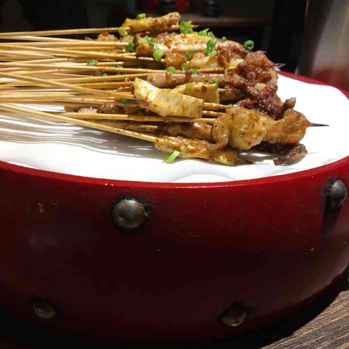 三味红炉·小串烧烤(体育西店)-"烧烤味道不错鸡胗和掌中宝都很脆就是