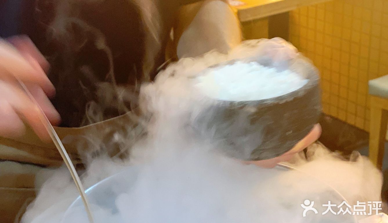 咦❓有人玩火🔥你玩烟雾弹❓《请回答1988》片场