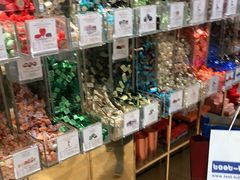 零售区-VENCHI 闻绮(上海佛罗伦萨小镇店)