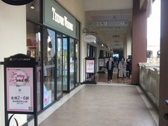 -王府井奥莱临潼小镇(临潼店)