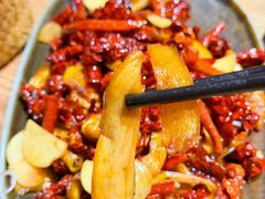 见手青.干椒炒-一朵菌·野生菌探索家火锅(南亚店)