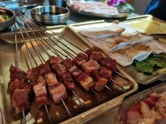 -围炉肉舍•炭烤活鳗•丹东海鲜烤肉(步行街店)