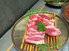 -草家酱蟹炭火烤肉店(珲春南路二店)