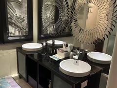 -喜鹊愉家酒店(郑州曼哈顿博览中心地铁站店)