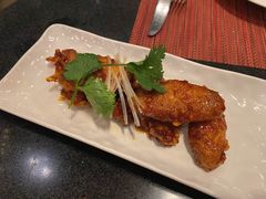 甜辣鸡翅佐以辣蒜汁-WOLFGANG PUCK KITCHEN & BAR(迪士尼小镇店)