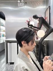 -Tloml salon