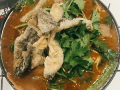 招牌炸酱酸辣米线-肥汁米蘭香港米线(长宁来福士店)