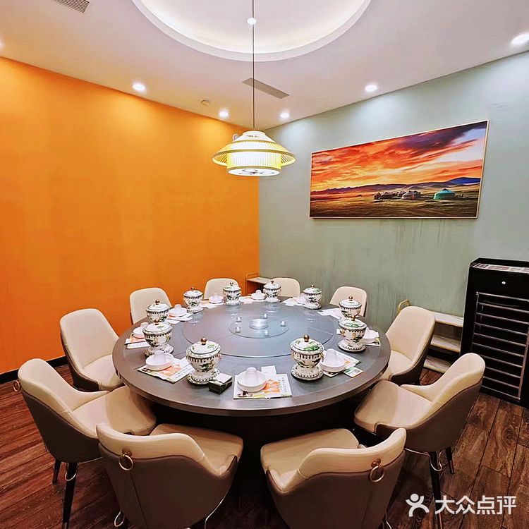 体验内蒙大草原风情,品味高品质牛羊肉火锅